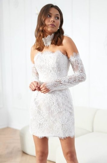 Arabella (bolerko, choker, rękawy), wariant 3 Arabella (bolerko, choker, rękawy), wariant 3. DRESS ON NOW, ujęcie 03
