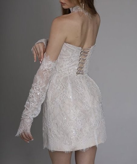 Arabella (bolerko, choker, rękawy), wariant 3 Arabella (bolerko, choker, rękawy), wariant 3. DRESS ON NOW, ujęcie 08